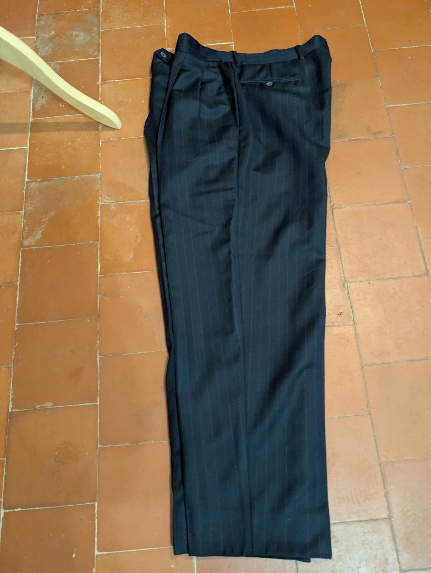 Magnifique costume croisé pinstripe en laine