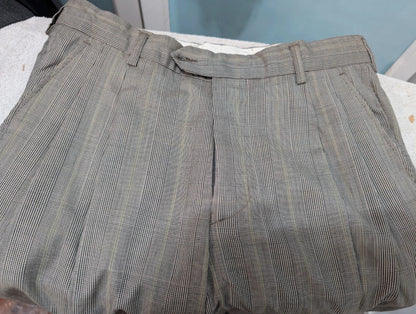 Élégant costume croisé gris en laine