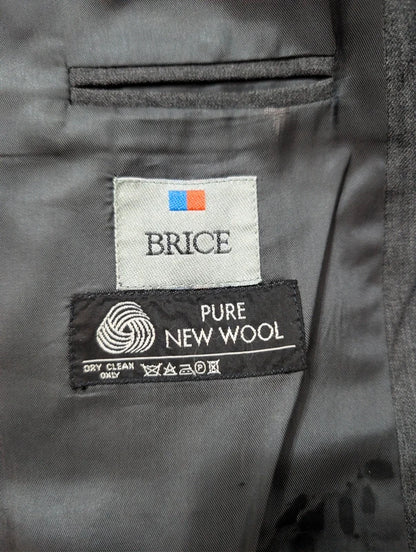 Toller zweireihiger grauer Wollanzug