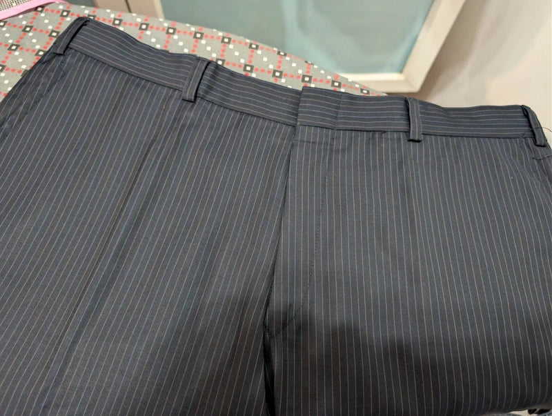 Fantastischer Nadelstreifenanzug aus Wolle