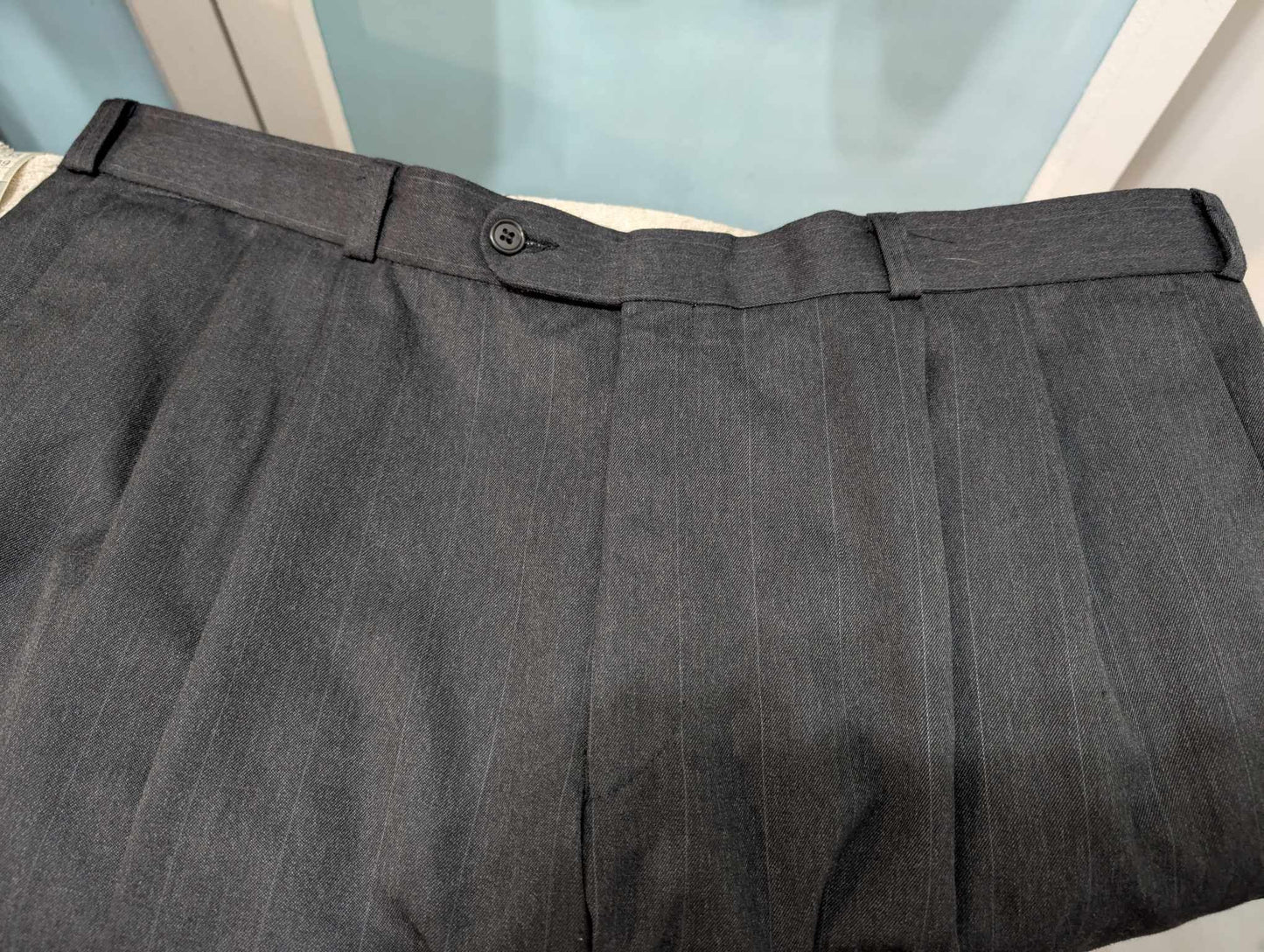 Méchant costume croisé pinstripe en laine