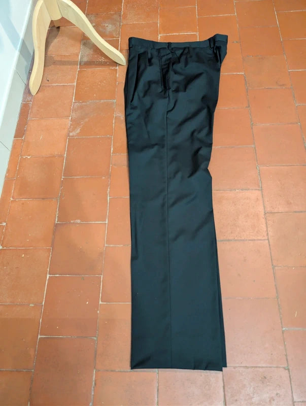 Klassischer marineblauer Wollanzug