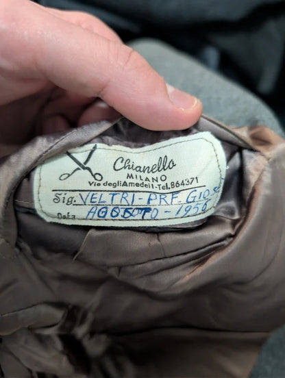 Antiker zweireihiger Wollmantel