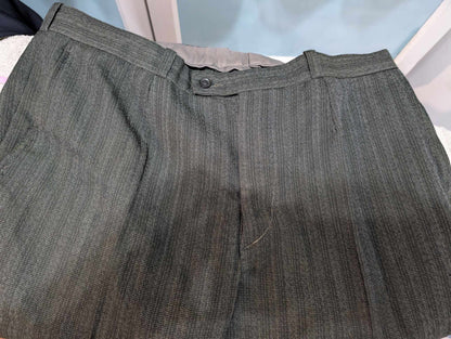 Chouet costume de couleur gris vert en laine