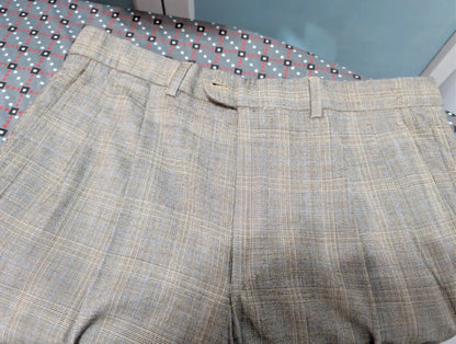 Fabelhafter grauer Zweireiheranzug aus Wolle