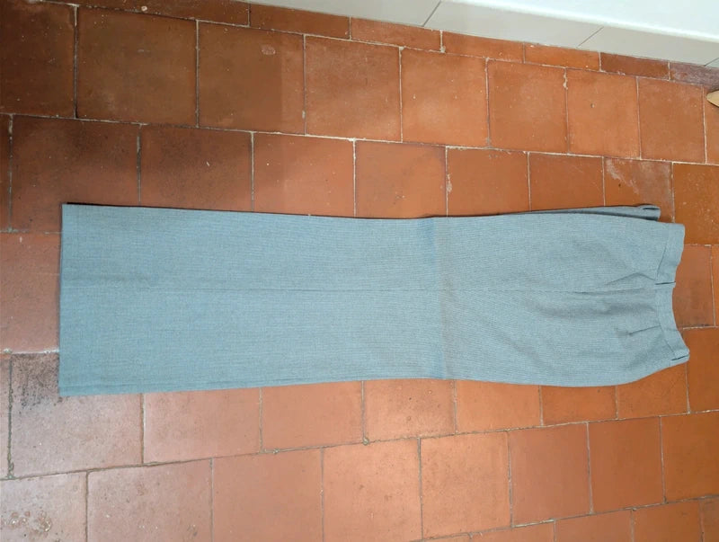 Eleganter dreiteiliger Nadelstreifenanzug aus Wolle