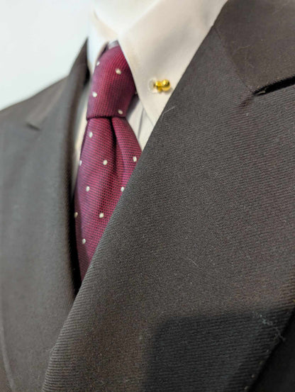 Gentille costume croisé de couleurs marron en laine