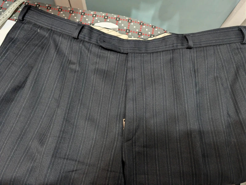 Génial costume croisé a rayure en laine