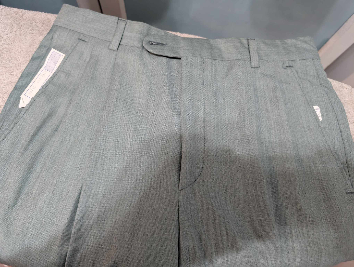 Mignon costume croisé bleu vert en laine légère