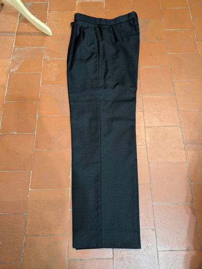 Sombre costume croisé noir en laine