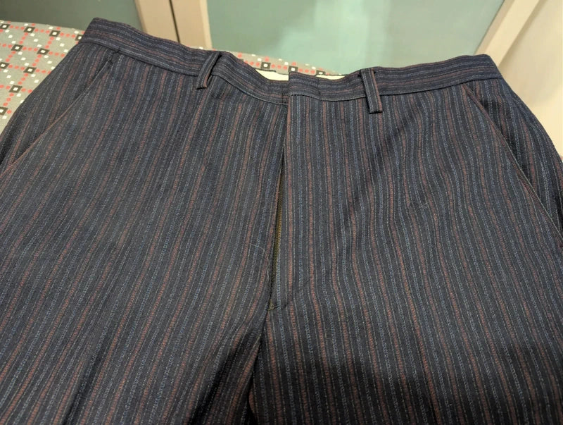 Prächtiger Nadelstreifenanzug aus Wolle