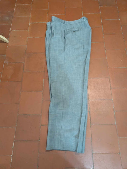 Gentil costume gris à motif pied de poule