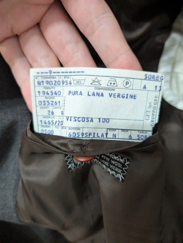 Élégant costume gris a rayure en laine