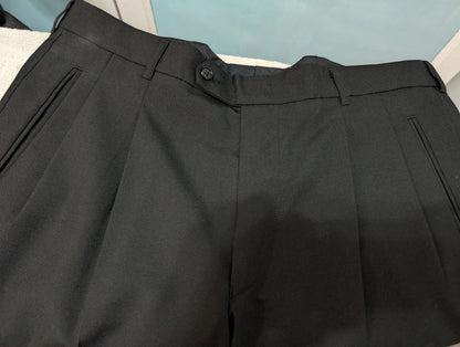 Sombre costume croisé noir en laine froide