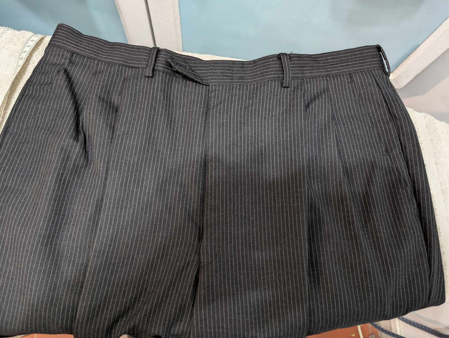 Magnifique costume pinstripe en laine