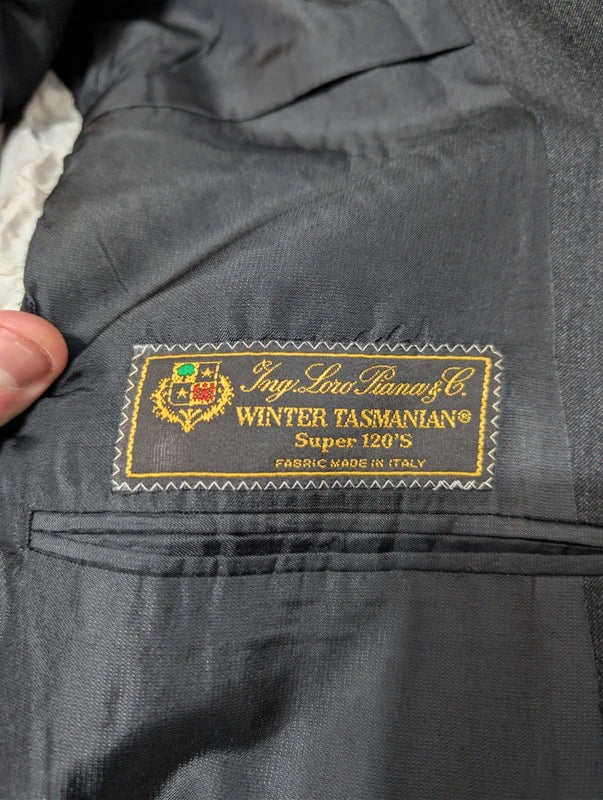 Unglaublicher dreiteiliger Loro Piana-Anzug