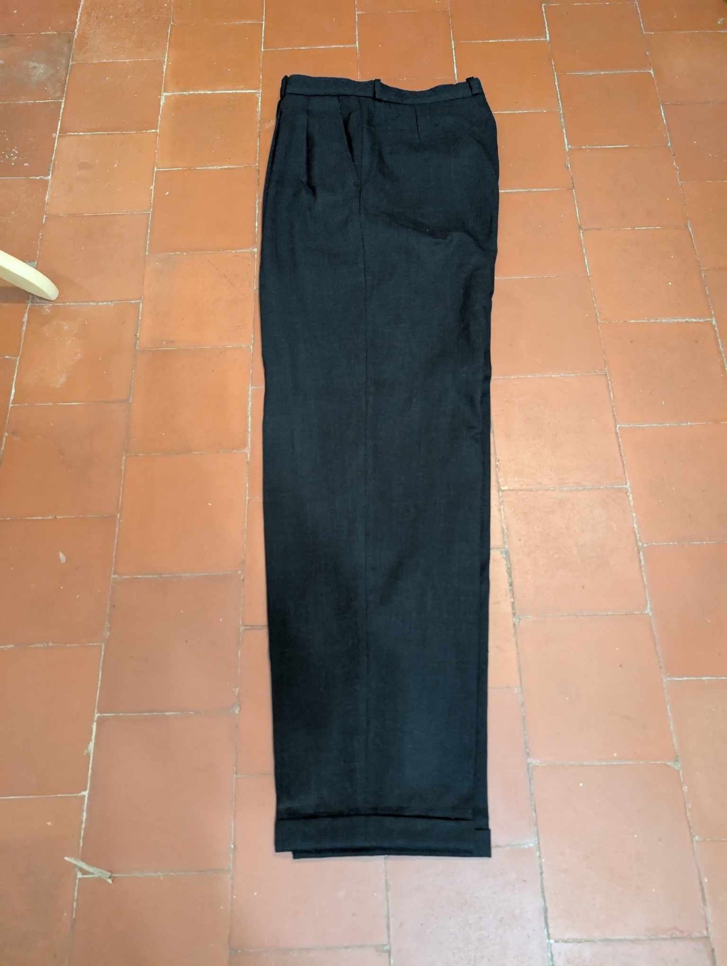 mystérieux costume croisé gris en flanelle