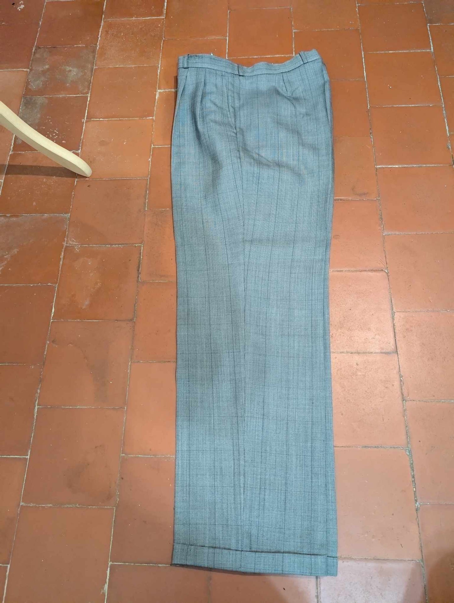 Impressionnant costume croisé de couleurs gris en laine