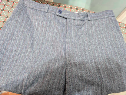 Furchterregender dreiteiliger Nadelstreifenanzug aus schwerem Flanell