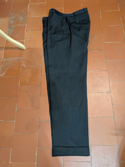 Costume croisé de couleur gris anthracite en laine