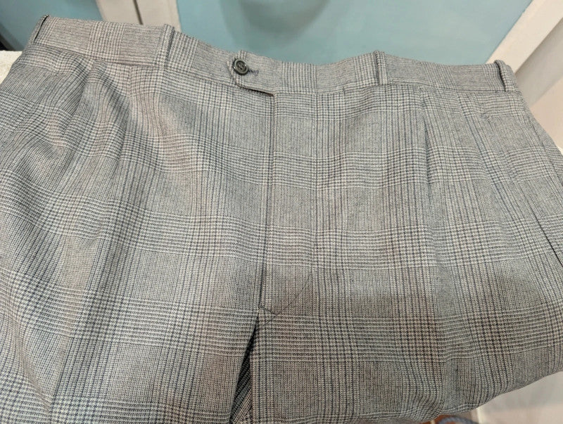 Adorable costume croisé gris en flanelle