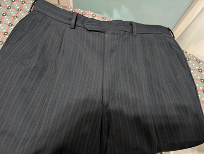 Eleganter Nadelstreifen-Zweireiher aus Wolle