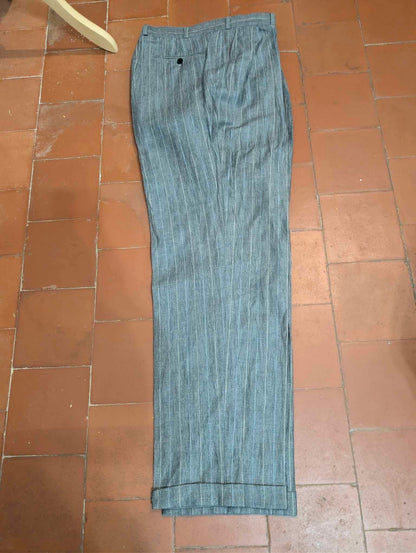 Außergewöhnlicher, zweireihiger Nadelstreifenanzug aus Leinen