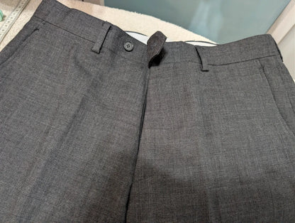 Schöner grauer Wollanzug