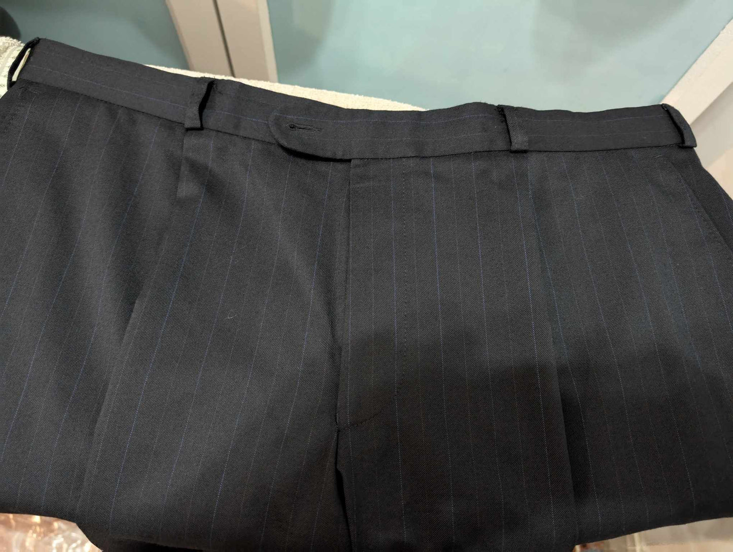 Fabuleux costume croisé pinstripe en laine