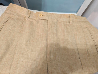 Redoutable costume en lin de couleur beige sable