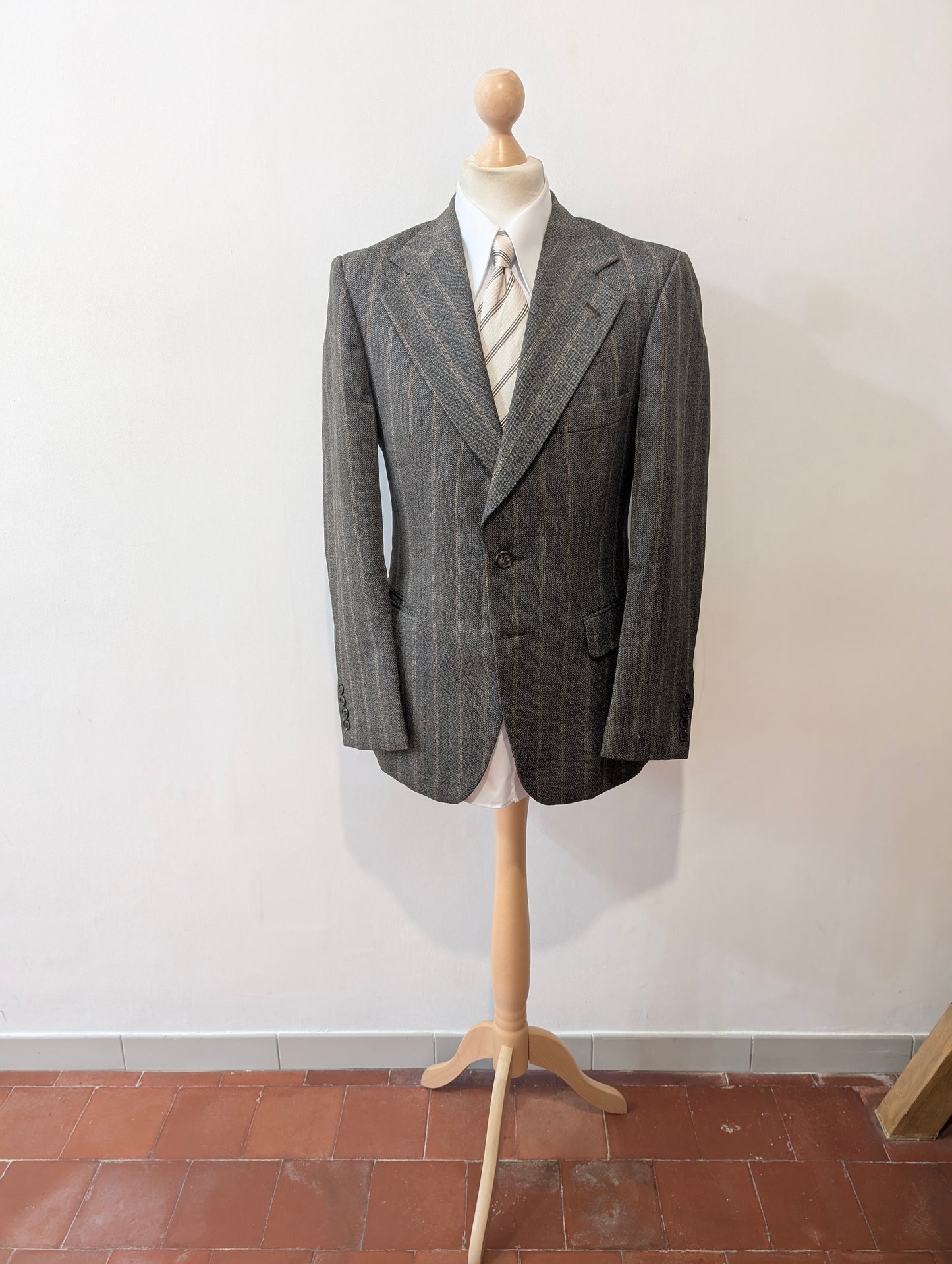 Costume gris à rayure