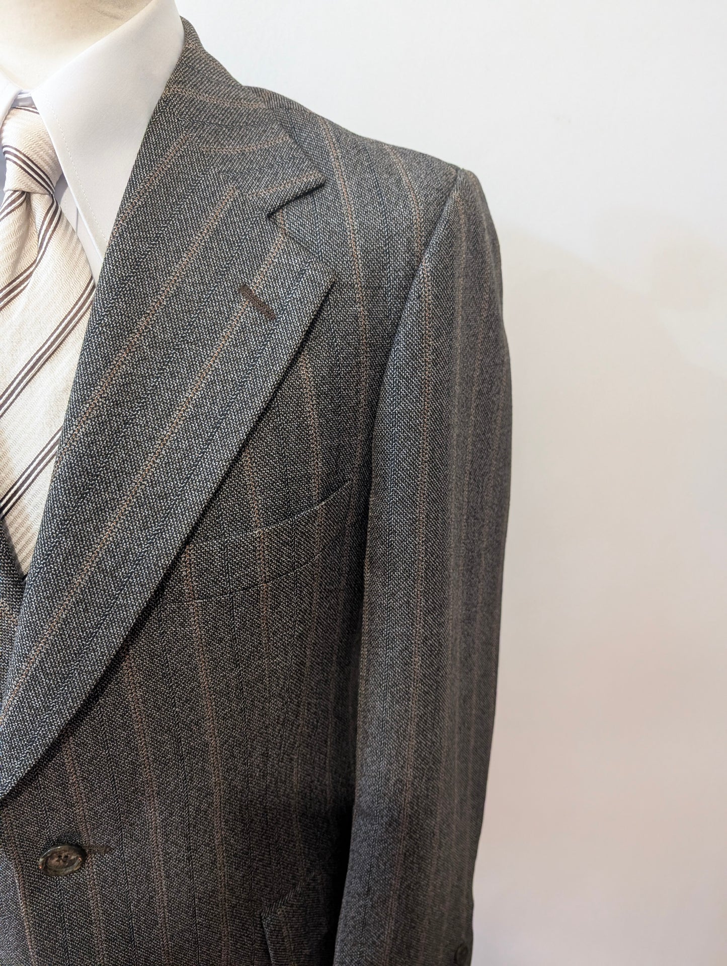 Costume gris à rayure