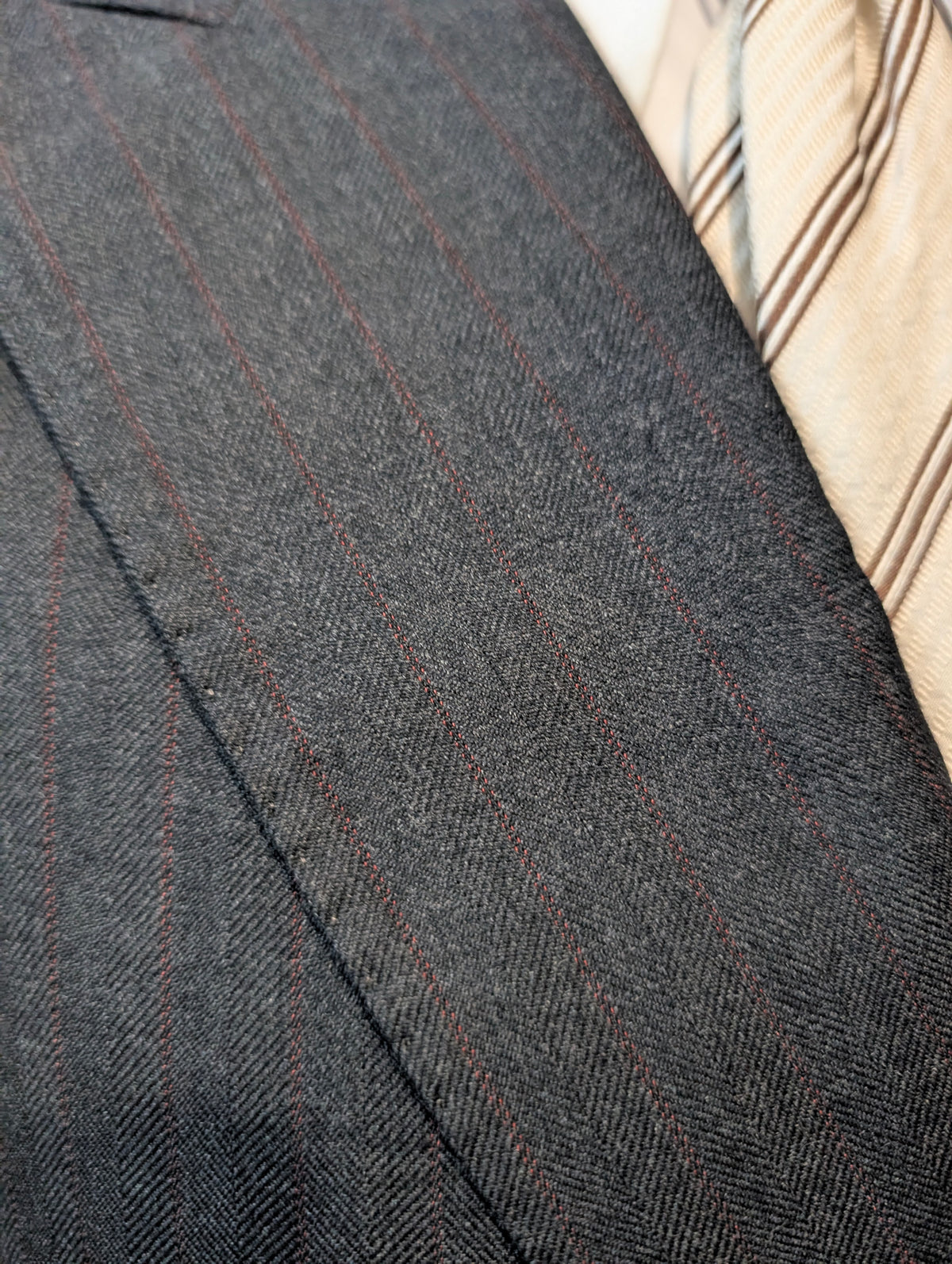 Costume croisé pinstripe en laine