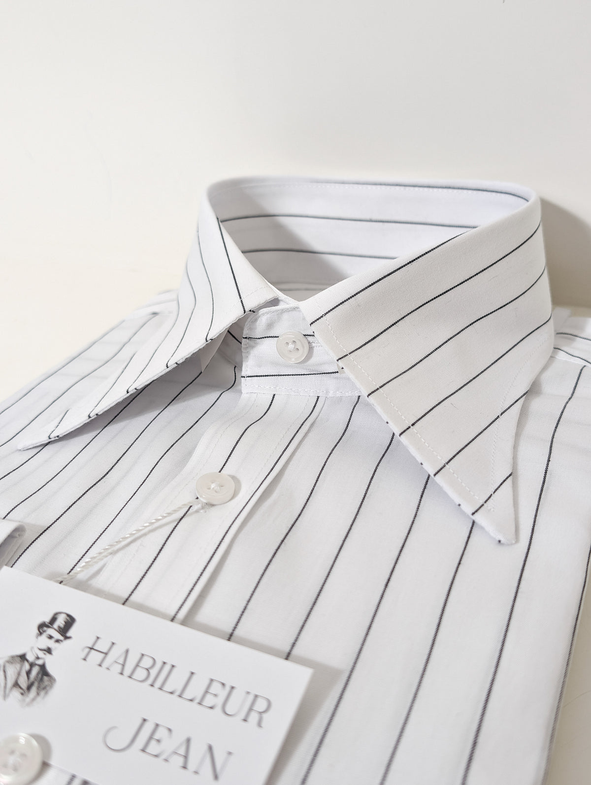 Chemise à rayures noires