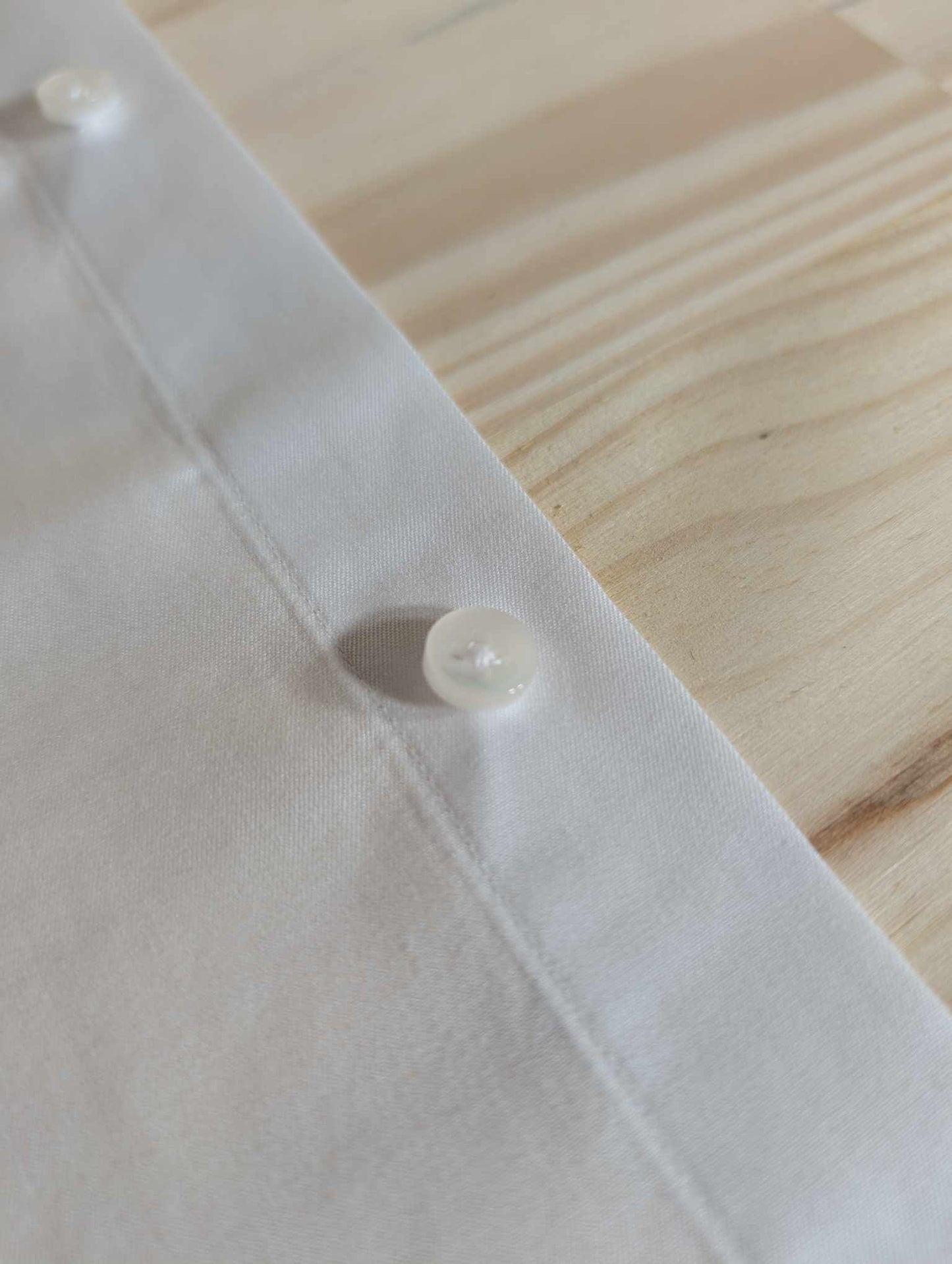 Double-twisted cotton point collar shirt