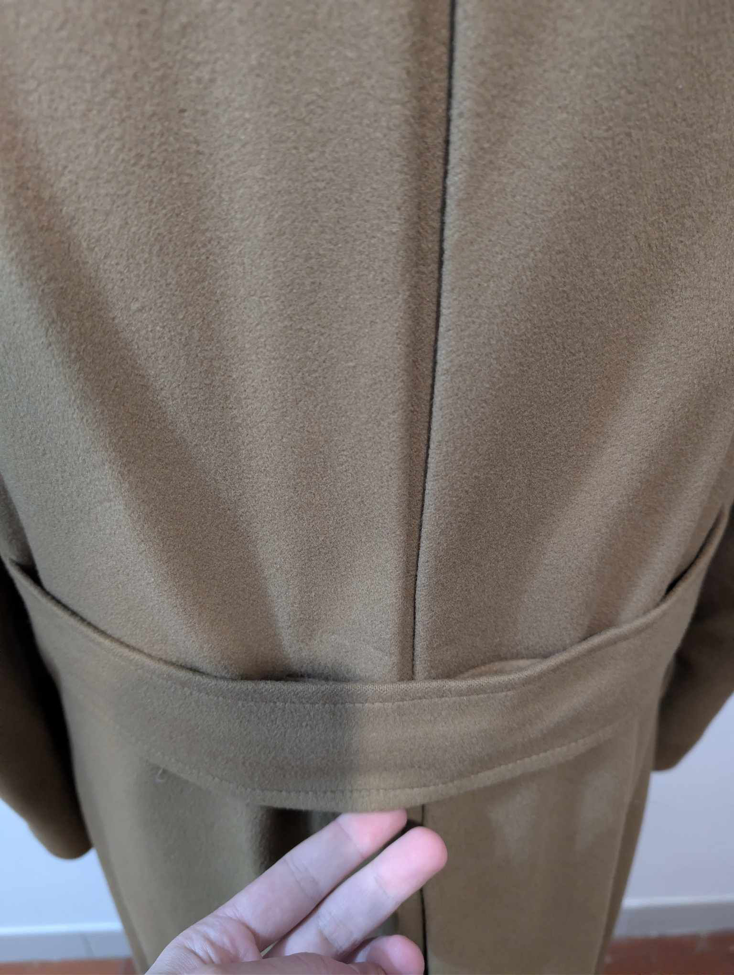 Heller, kamelfarbener, zweireihiger Wollmantel