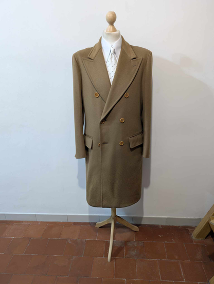 Heller, kamelfarbener, zweireihiger Wollmantel